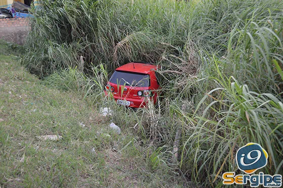 Motorista perde controle do veículo e cai em barranco no município de Campo do Brito