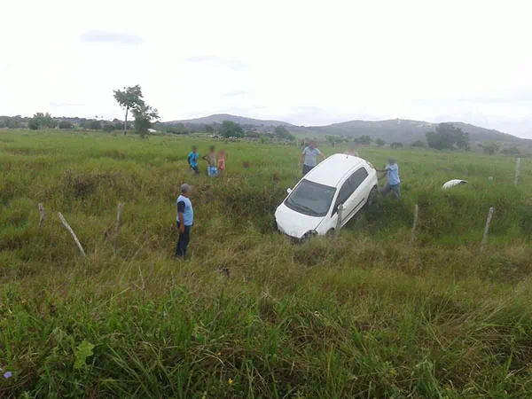 Motorista perde controle do veículo na Rod. João Paulo II em Campo do Brito