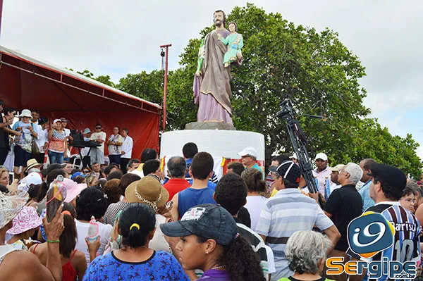 Imagem de dois metros de São José é doada e colocada na Serra dos Montes em Campo do Brito