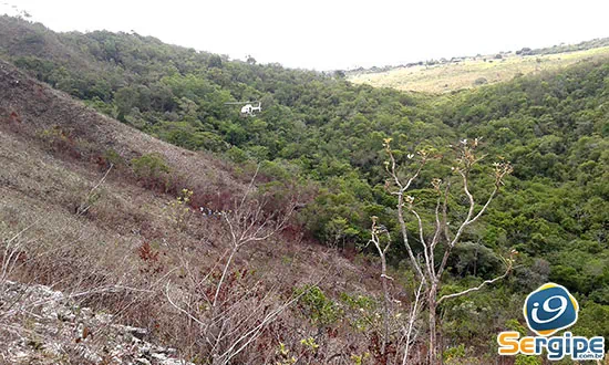 Veículo cai em grota na Serra dos Montes em Campo do Brito e três pessoas ficam feridas