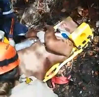 Veículo cai em grota na Serra dos Montes em Campo do Brito e três pessoas ficam feridas