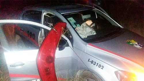 Viatura da PM de Campo do Brito capota na Rodovia João Paulo II em perseguição a moto roubada