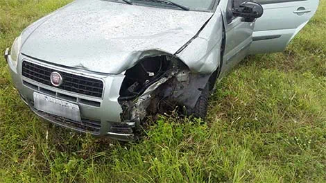 Policia Militar de Campo do Brito é acionada para verificar carro supostamente abandonado em pasto
