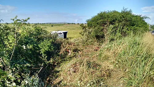 Caminhonete capota na Rodovia João Paulo II próximo a Campo do Brito